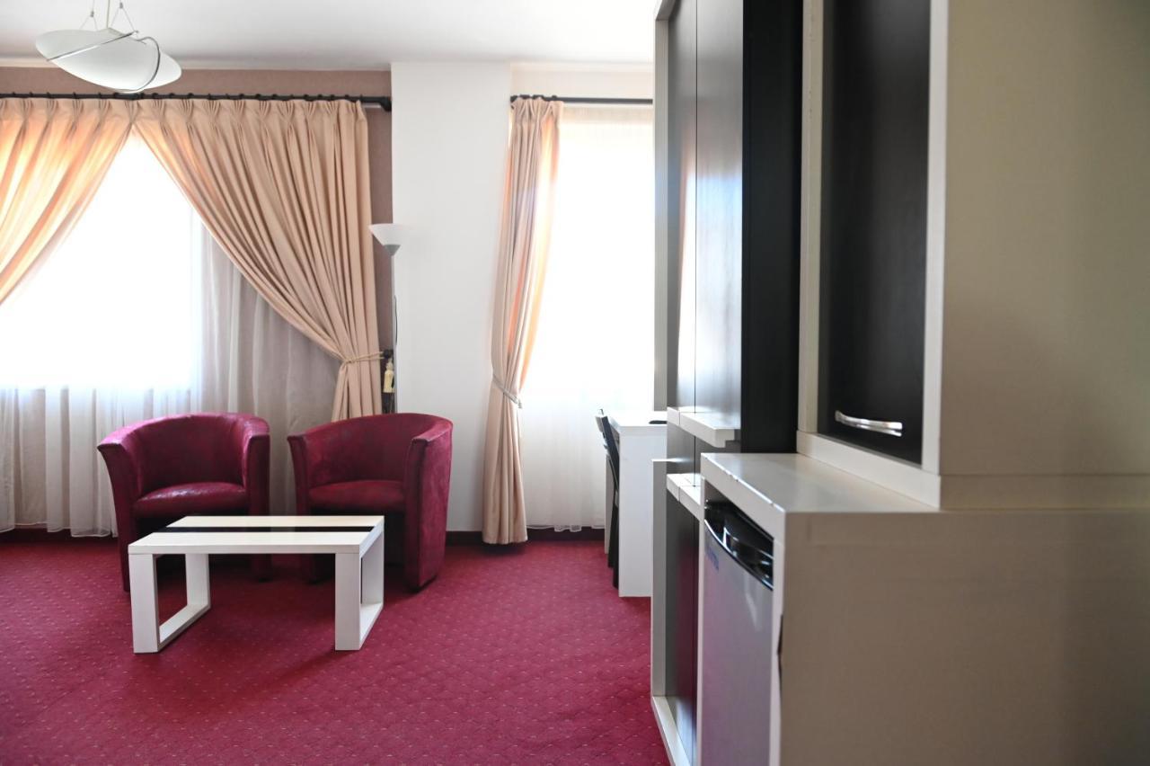 Lezhë Hotel Liss מראה חיצוני תמונה